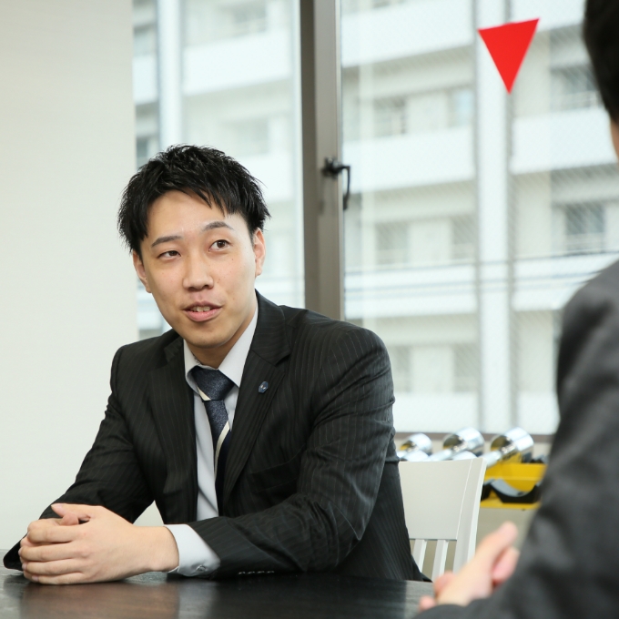阿部さんは、新卒で入社してから1年が経過しました。実際に働いてみて感じた仕事の魅力を教えてください。
